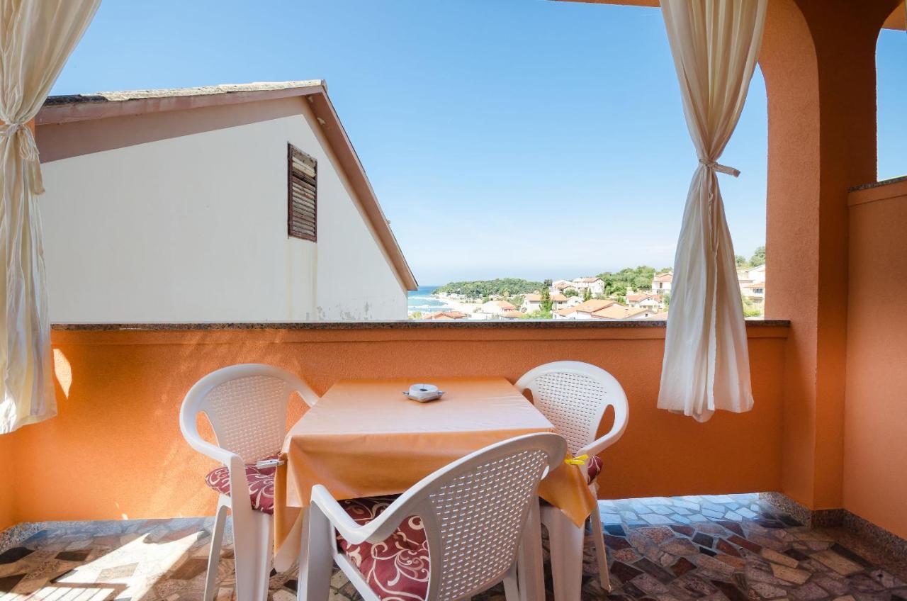 Apartments Mirjana B Лопар Экстерьер фото