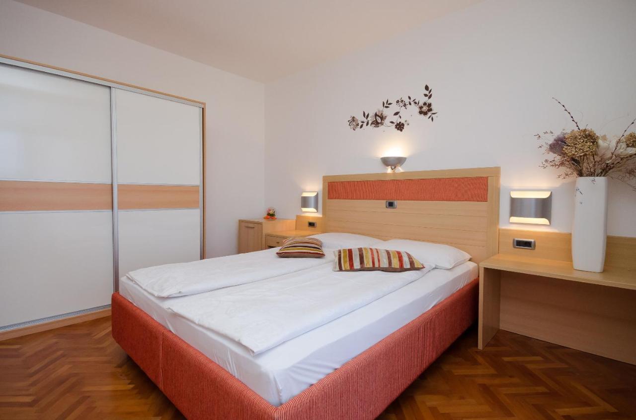 Apartments Mirjana B Лопар Экстерьер фото