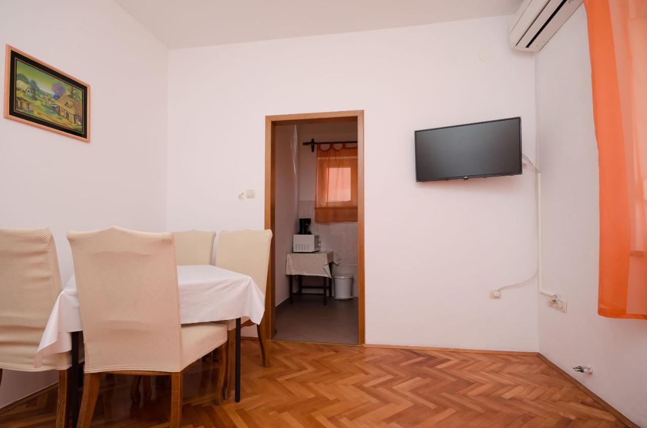 Apartments Mirjana B Лопар Экстерьер фото