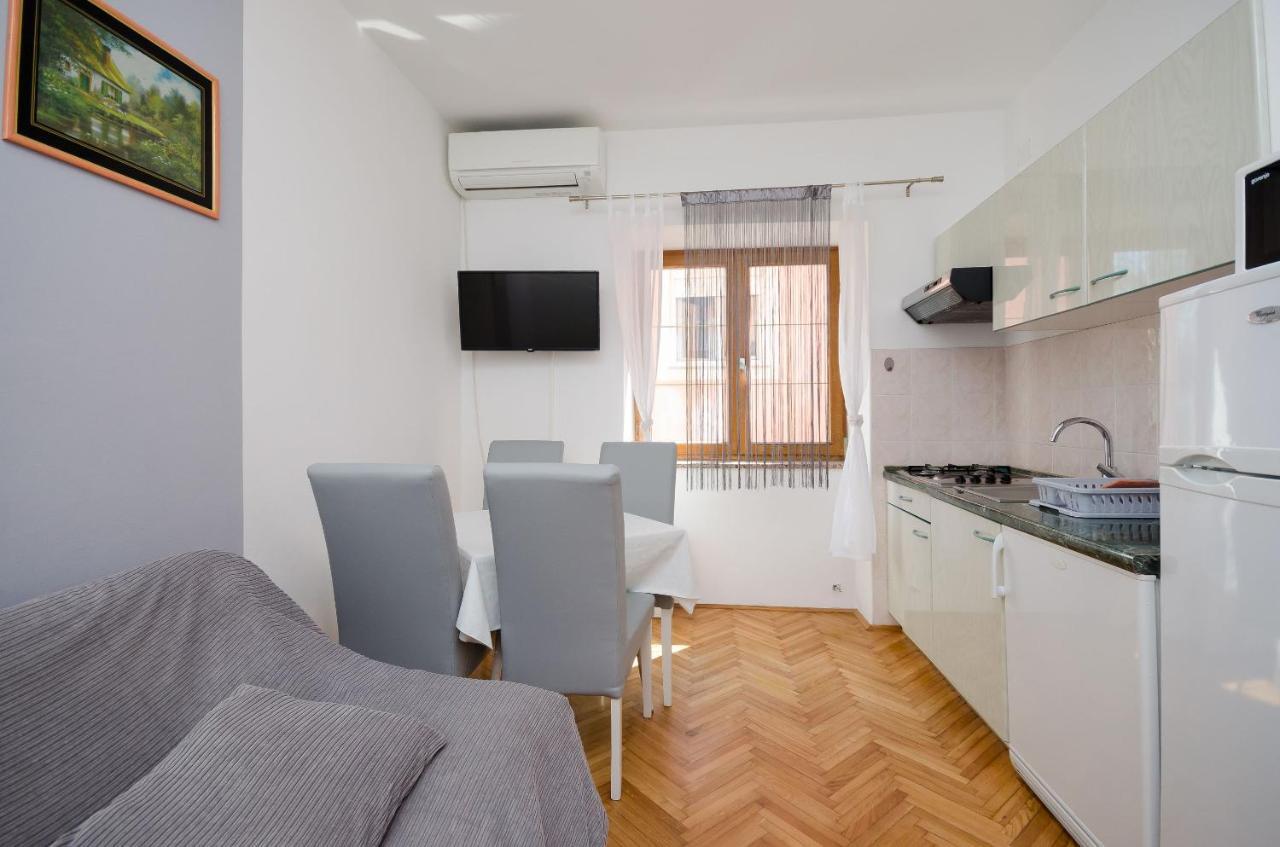 Apartments Mirjana B Лопар Экстерьер фото